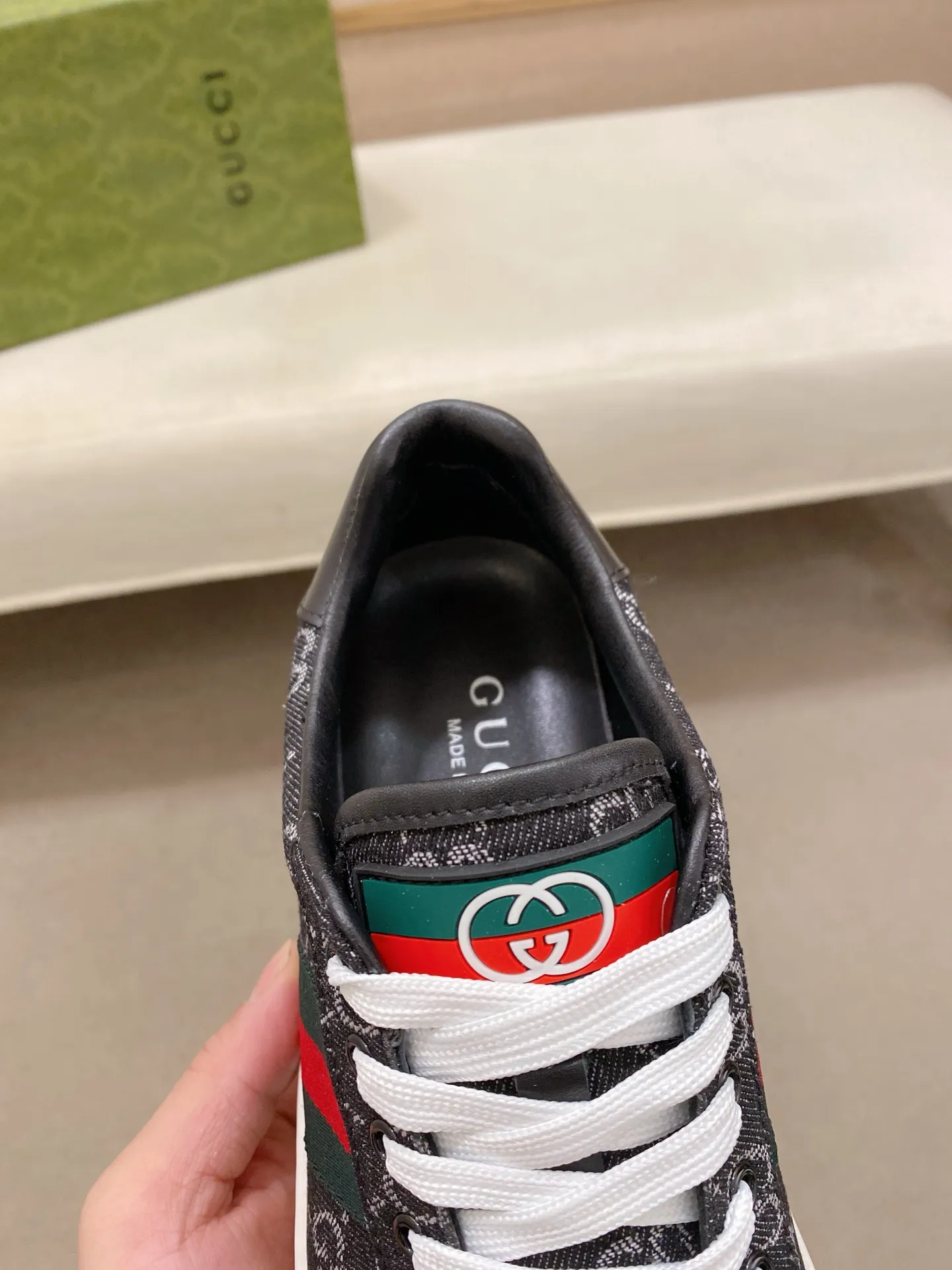 Factory price: 460💰 (GUCCI) The latest model from the official website 🎁🎁Casual and fashionable men's shoes👟, hot style 💥The version is simple and elegant, exclusive for trendy men. Unique official website latest brand elements 👑Gucci original decoration, fashionable and generous, the fabric is original cowhide ✅sheepskin lining, the official website specifies wear-resistant casual outsole, the classic model is taken in kind at the counter🎬38-44 (45 is not returned or exchanged)